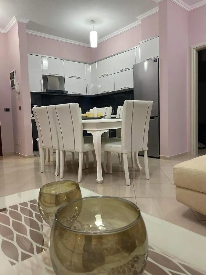 Orfeas Central Apartment Fier Arnavutluk