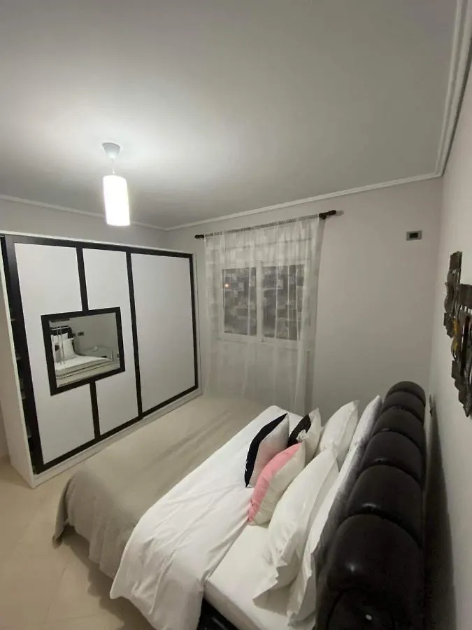 Orfeas Central Apartment Fier Arnavutluk